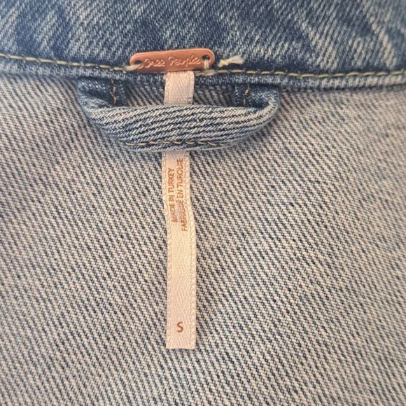 FREE PEOPLE Womens Light Distressed‎ Wash Pleated Denim Jean Jacket Zipper SM - Picture 7 of 9